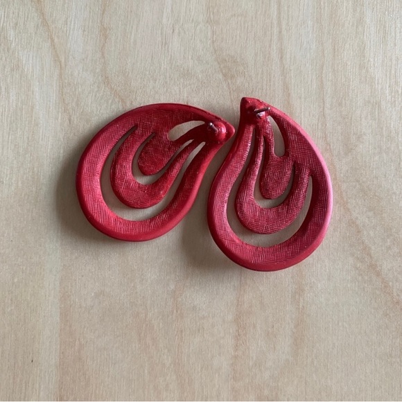 Vintage Red Flame Teardrop Shape Metal Enamel Earrings | 1980’s Retro Statement - Picture 2 of 4